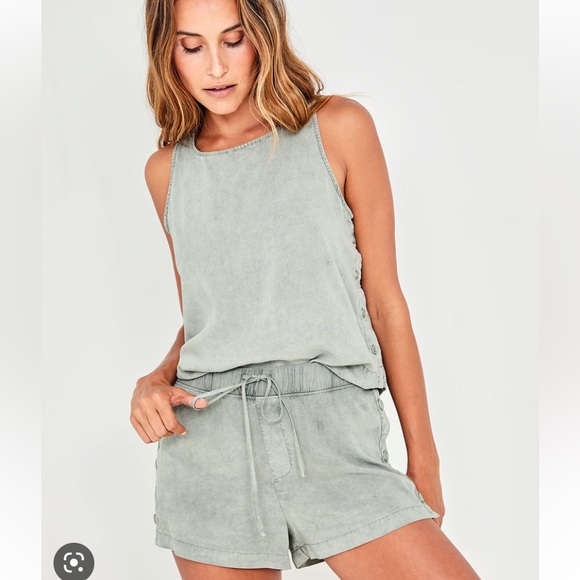Bella Dahl Pants - Bella Dahl Button Side Tank and Shorts Set M